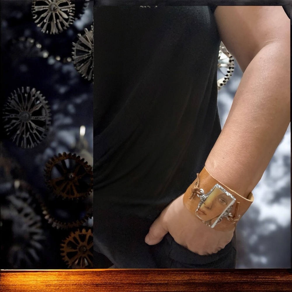 La Ghirlandata Rosetti Art Face Tile & Silver Blend Bezel Leather Cuff Bracelet - Picture 6 of 11
